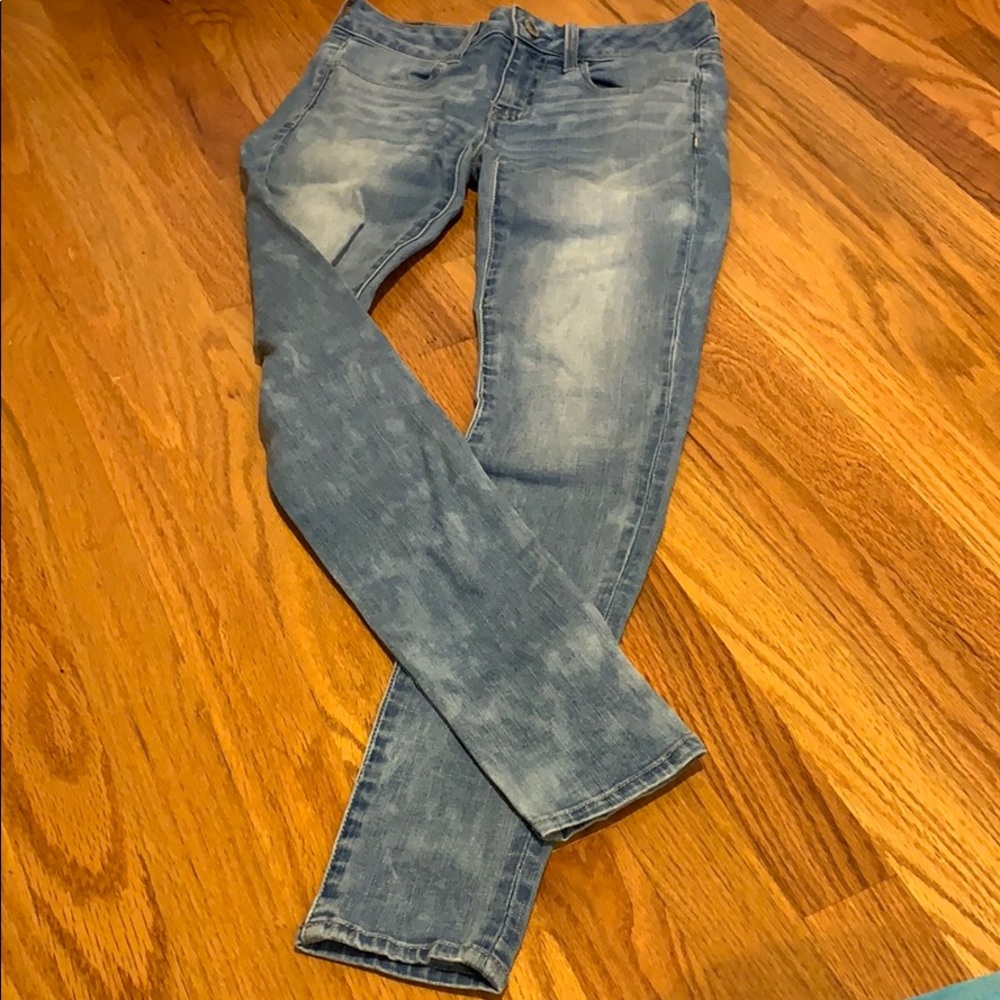Light acid wash American Eagle jeans skinny